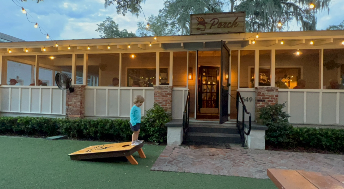 (exterior of restaurant with 